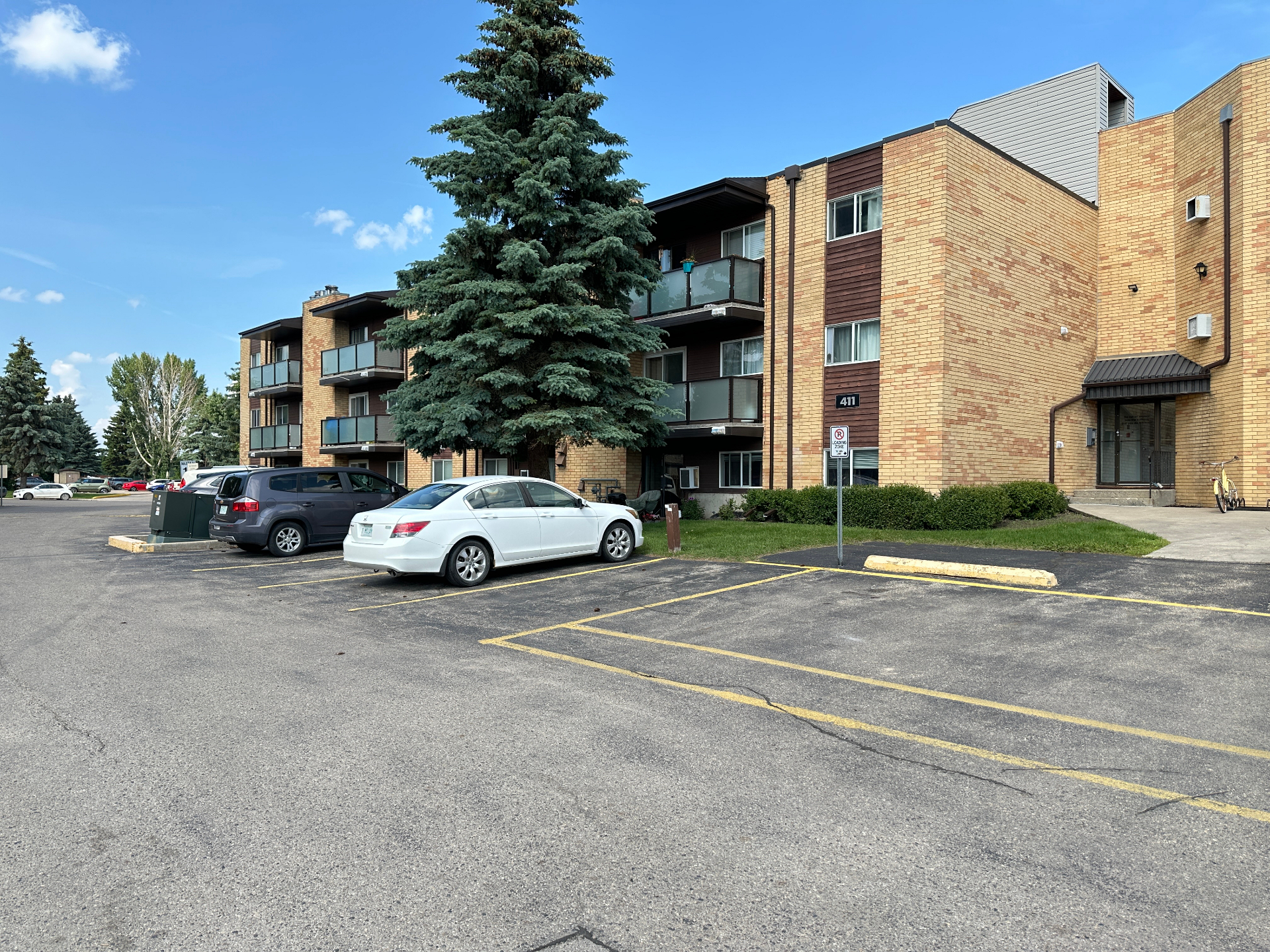 411 Tait Court #304｜望湖景观一房公寓出售！——林与唐地产 - 2